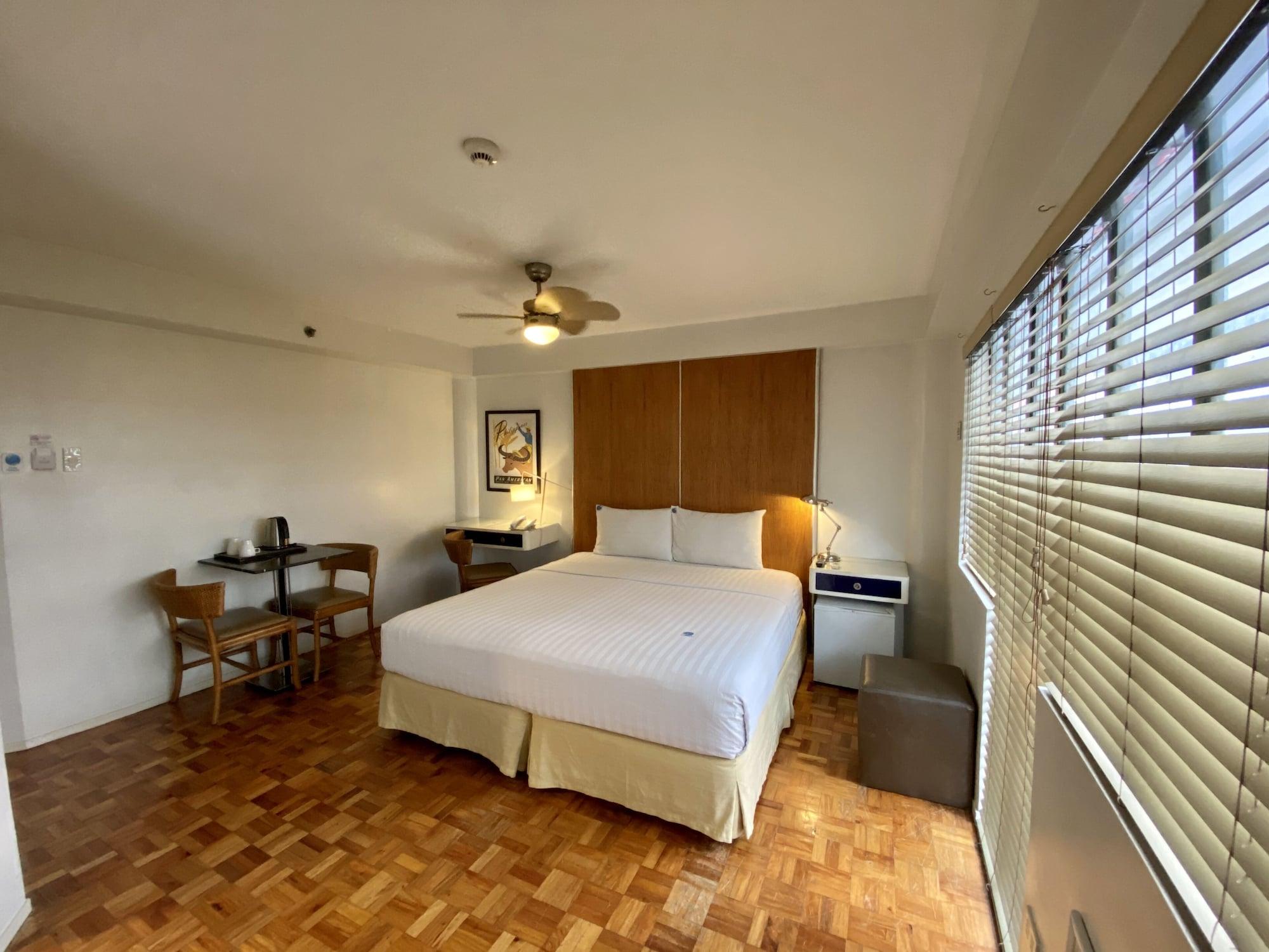 The Clipper House, Poblacion Makati Manila Exterior photo