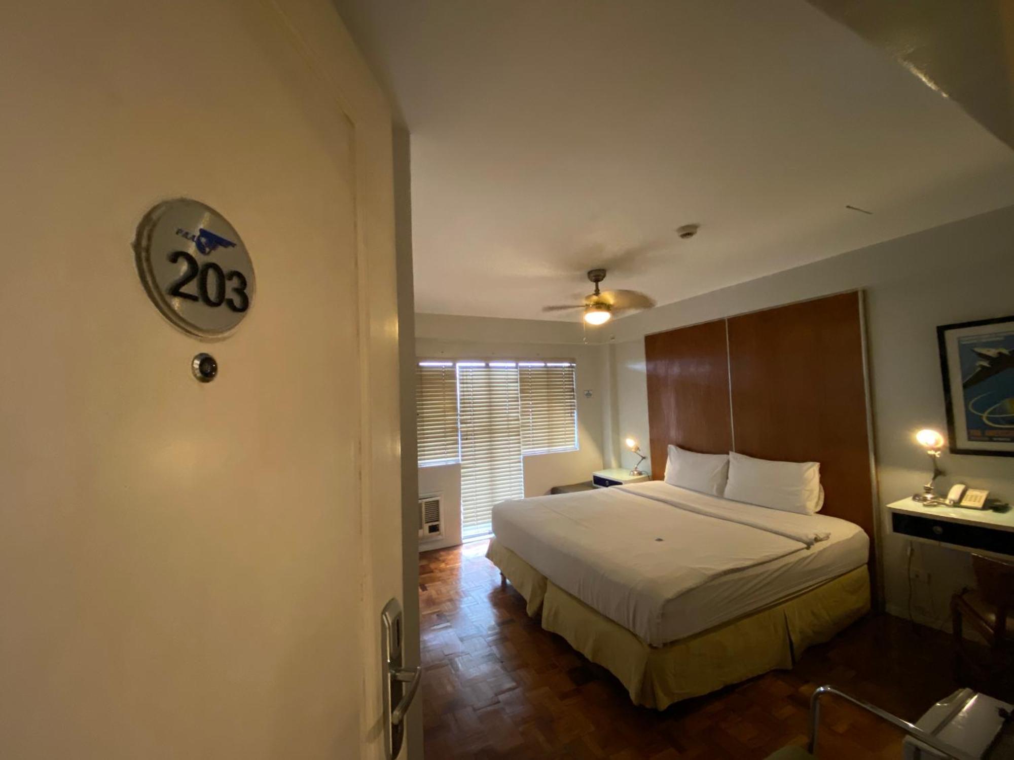 The Clipper House, Poblacion Makati Manila Exterior photo