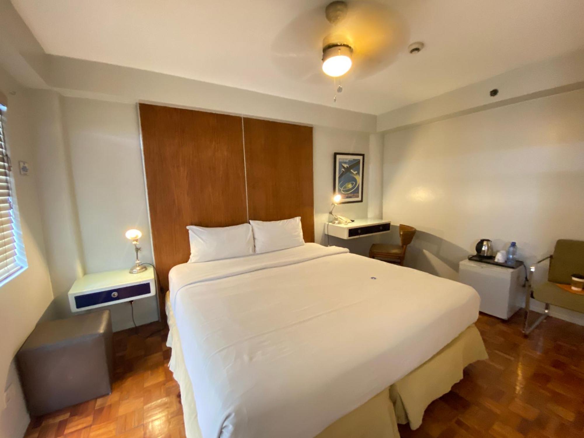 The Clipper House, Poblacion Makati Manila Exterior photo