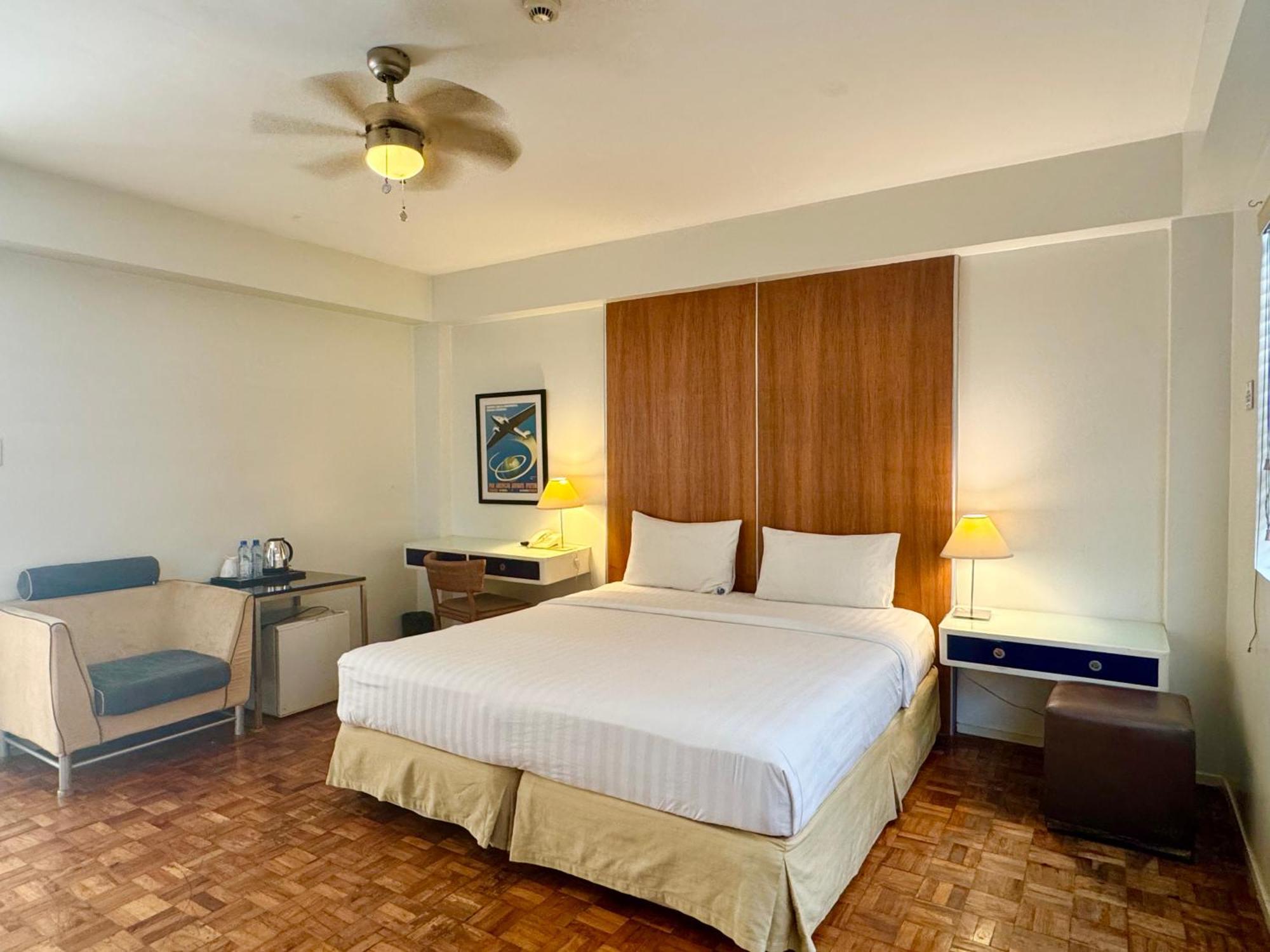 The Clipper House, Poblacion Makati Manila Exterior photo